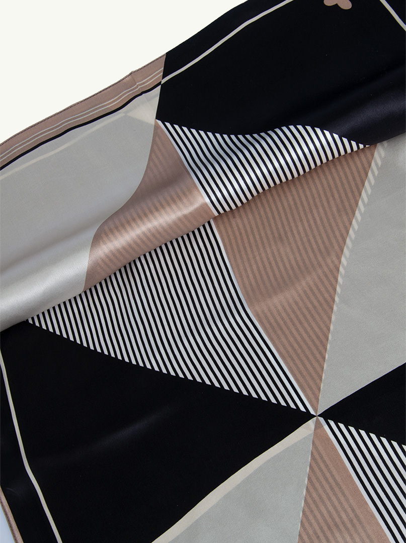 Szal jedwabny  w stonowanych kolorach w geometryczne wzory 50 cm x 170 cm PREMIUM zdjęcie 4
